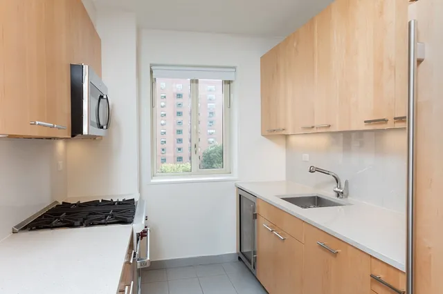 $5,459 | 531 East 20th Street, Unit 11H | Peter Cooper Village