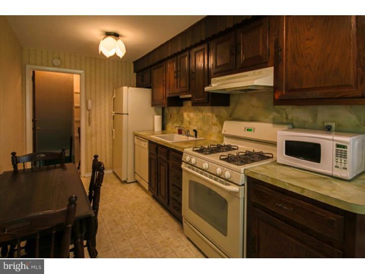 31 Collier Circle Ridley Park, PA 19078 - Photo 8 of 15 Kitchen