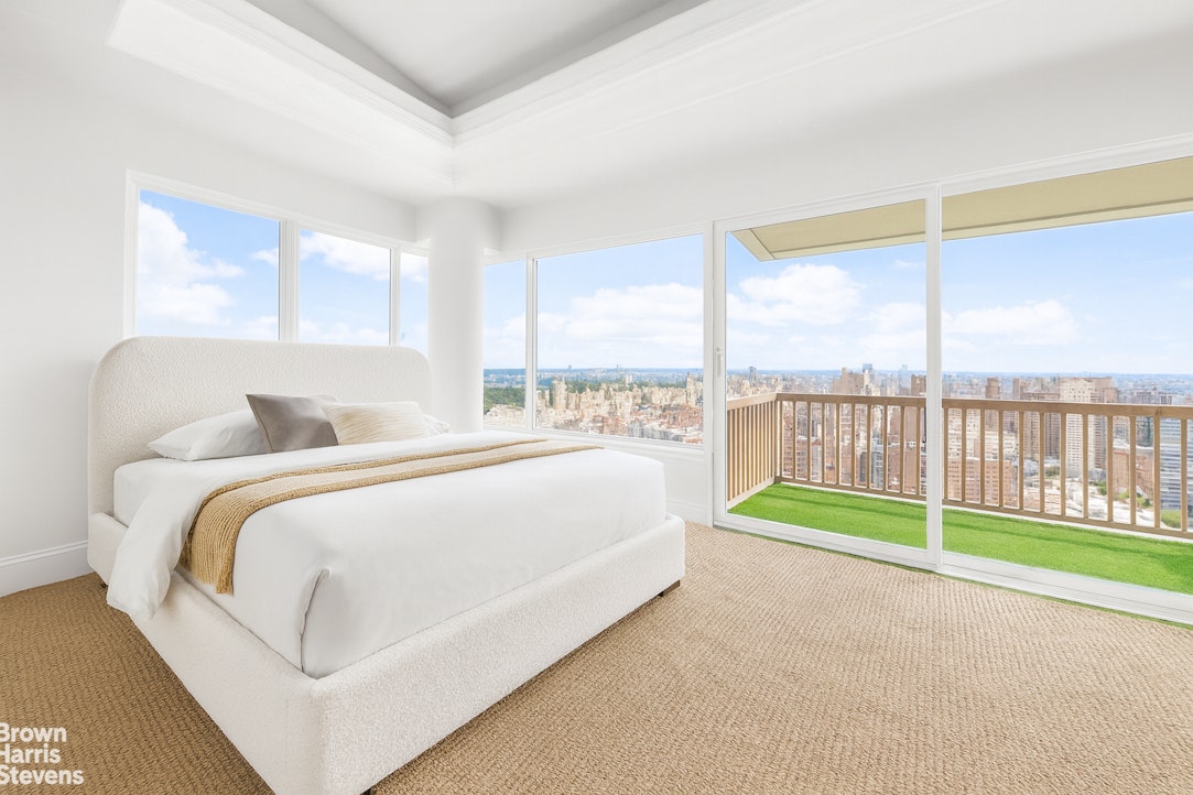 200 East 69th Street, Unit 47 Manhattan, NY 10021 - Photo 13 of 29 a bed sitting in a bedroom next to a window