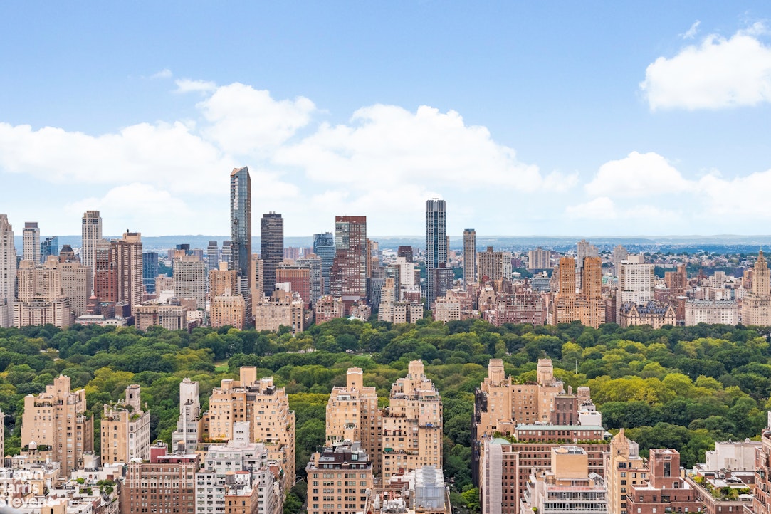 200 East 69th Street, Unit 47 Manhattan, NY 10021 - Photo 23 of 29 a view of a city with tall buildings