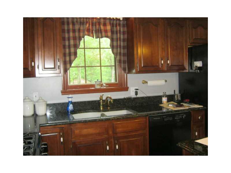 162 Spohn Road Freeport, PA 16229 - Photo 14 of 25 Kitchen. Granite counter tops.
