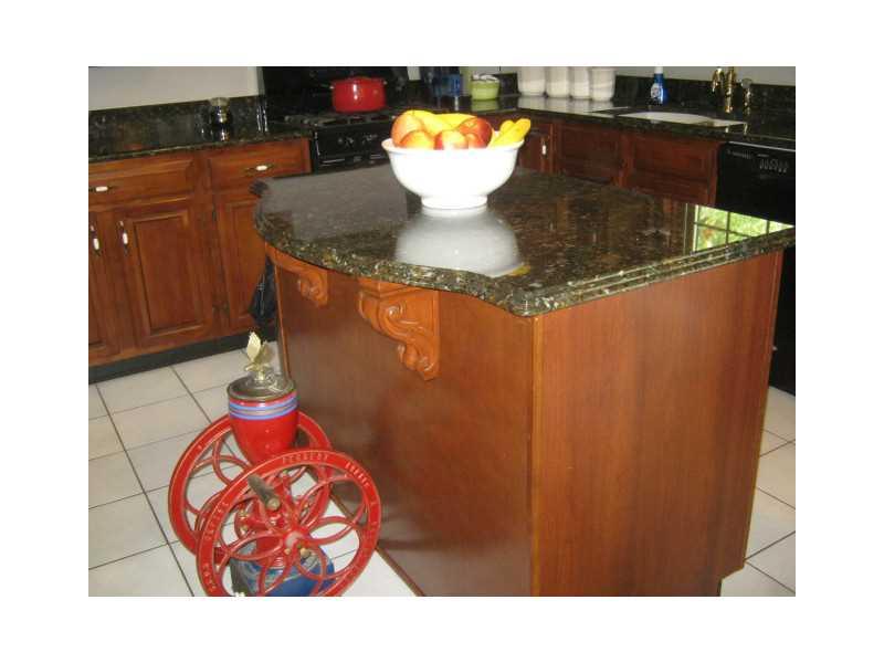 162 Spohn Road Freeport, PA 16229 - Photo 16 of 25 Kitchen. Curved granite counter.