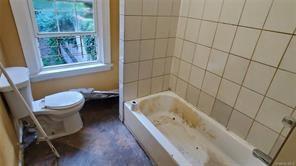 197 Chambers Street Newburgh, NY 12550 - Photo 6 of 11 Bathroom