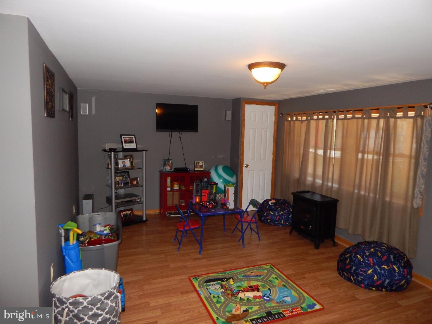 12428 Balston Road Philadelphia, PA 19154 - Photo 18 of 20