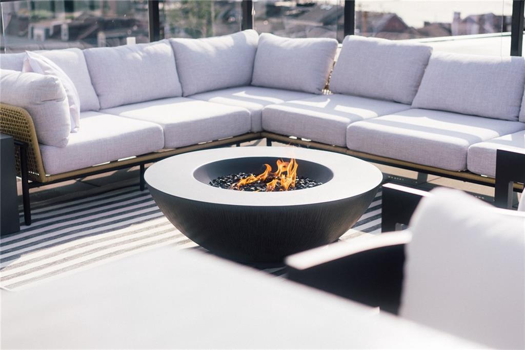 3725 Butler Street, Unit 302 Pittsburgh, PA 15201 - Photo 44 of 44 a living room with furniture and a couch