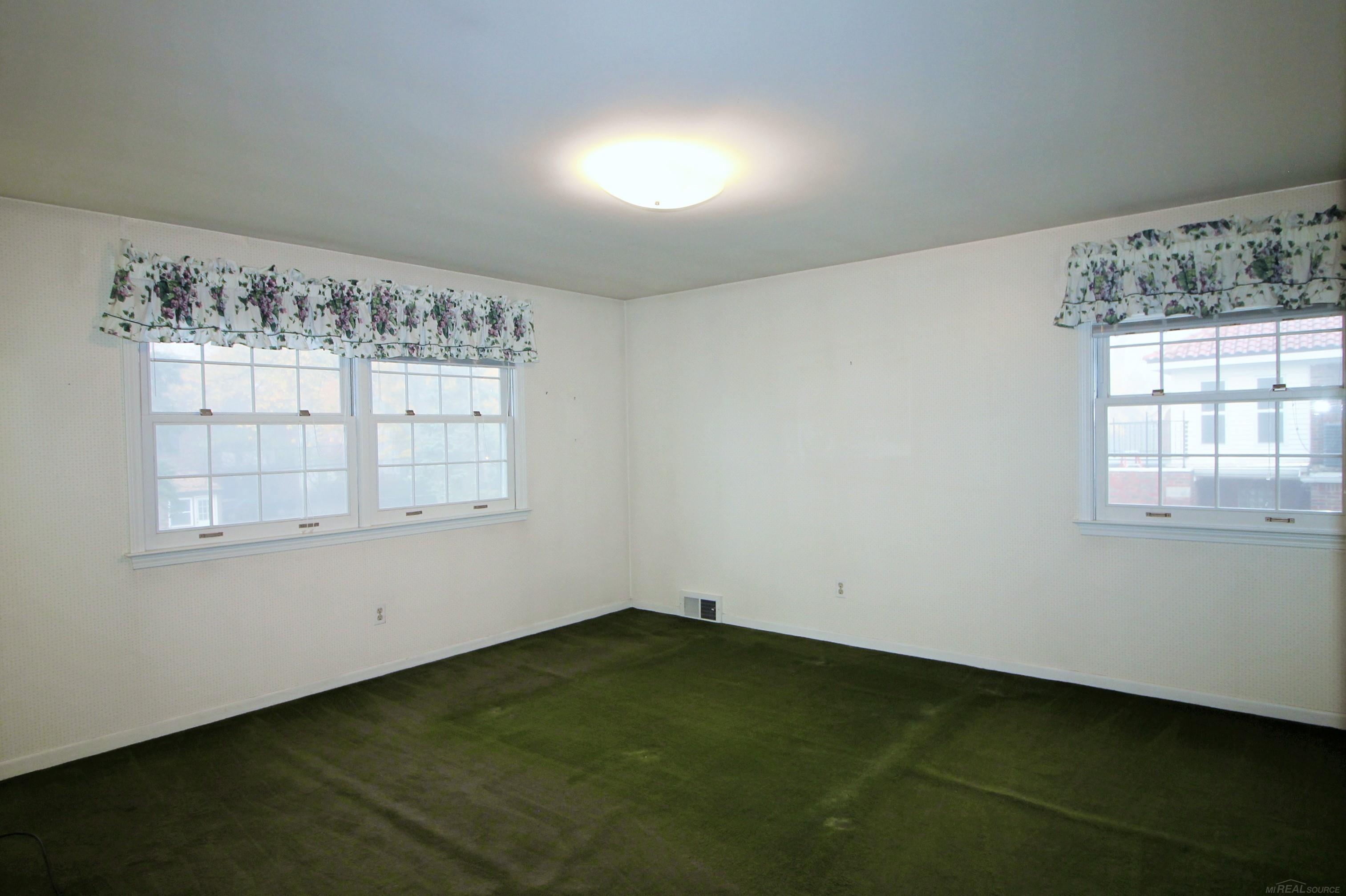 1341 Devonshire Road Grosse Pointe, MI 48230 - Photo 34 of 68 50094711-33.JPG