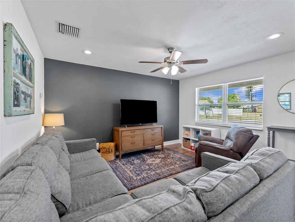9091 83rd Way Seminole, FL 33777 - Photo 6 of 35