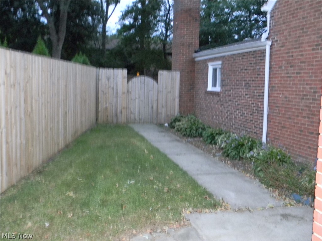 3220 Rumson Road Cleveland, OH 44118 - Photo 3 of 26