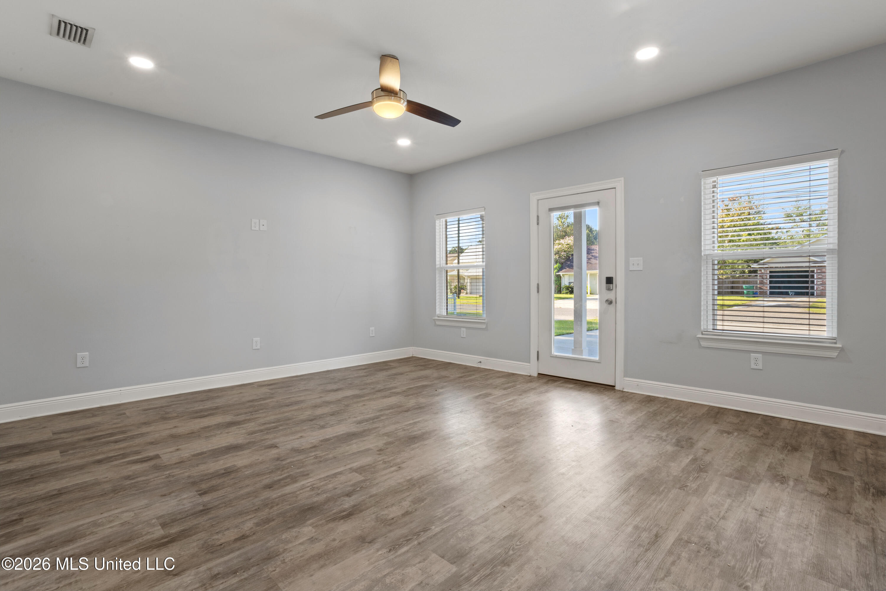 3220 Tuna Road Gautier, MS 39553 - Photo 7 of 31 00005