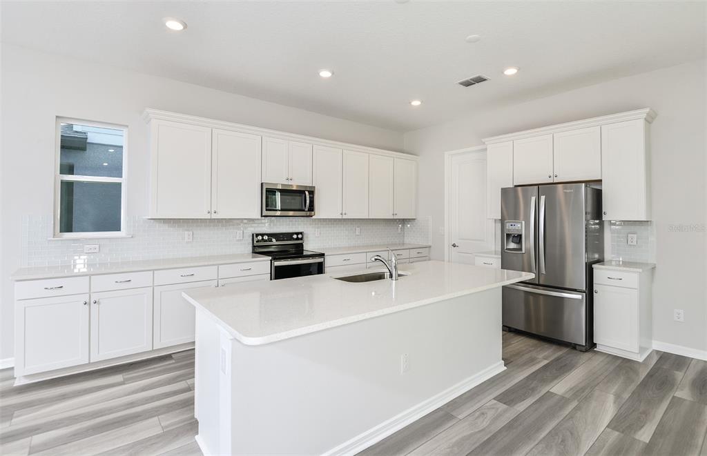9869 Trellis Vine Way Palmetto, FL 34221 - Photo 4 of 22