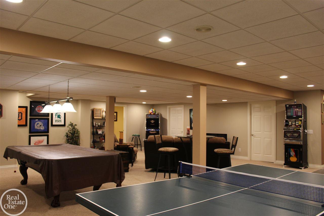 53370 Romeo Plank Road Macomb, MI 48042 - Photo 34 of 47 31396434-33.JPG