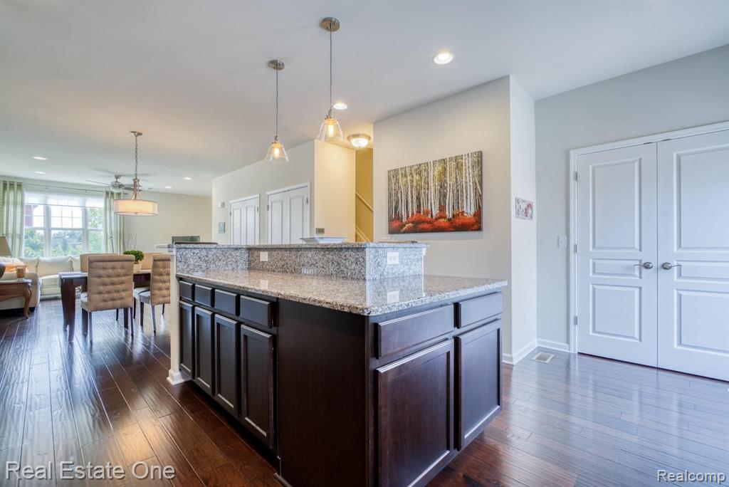313 Glenhurst Boulevard Rochester Hills, MI 48307 - Photo 8 of 31