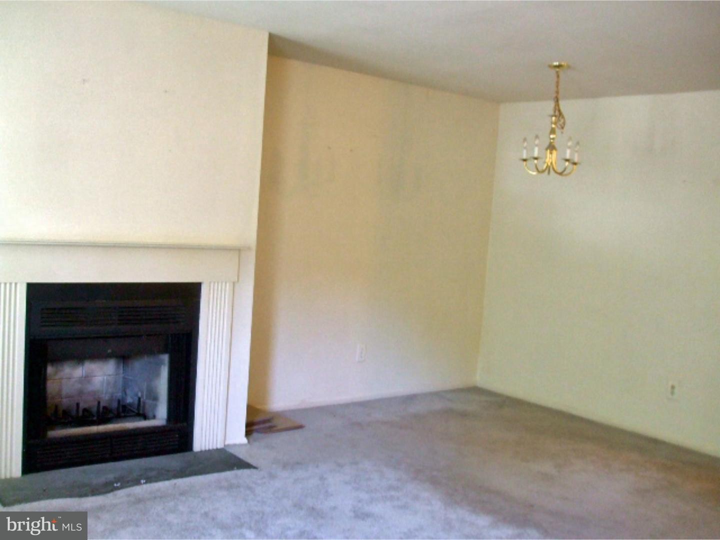 1109 Huntingdon Mews Clementon, NJ 08021 - Photo 3 of 9 Dining Area just off the Living Room