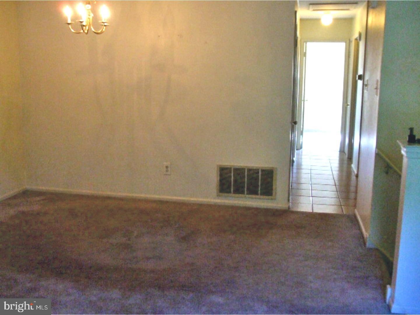 1109 Huntingdon Mews Clementon, NJ 08021 - Photo 5 of 9 Spacious entryway with natural light.