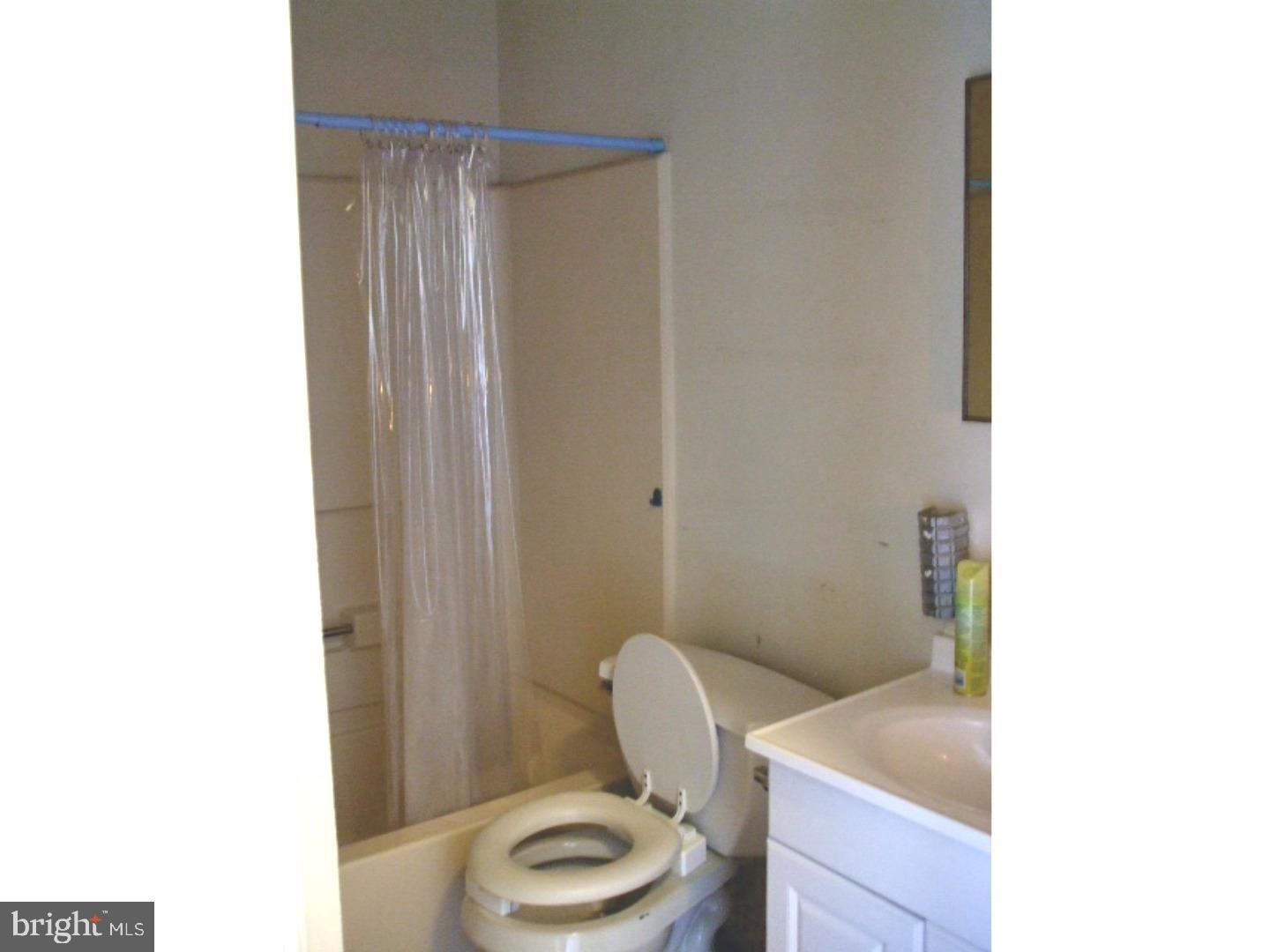 1109 Huntingdon Mews Clementon, NJ 08021 - Photo 6 of 9 Cozy bathroom with essential amenities.