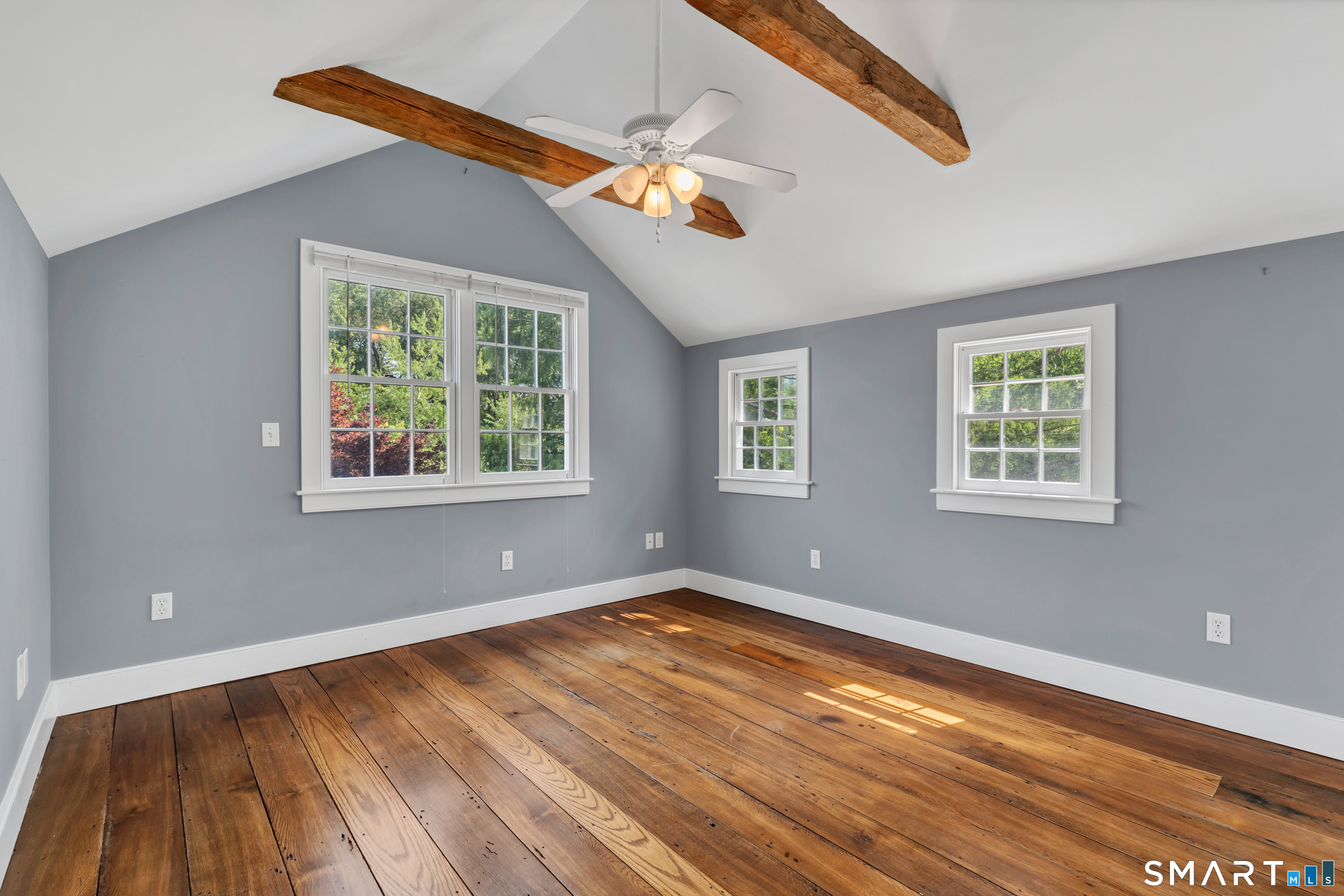 148 Mungertown Road Madison, CT 06443 - Photo 22 of 40 Sitting room/office