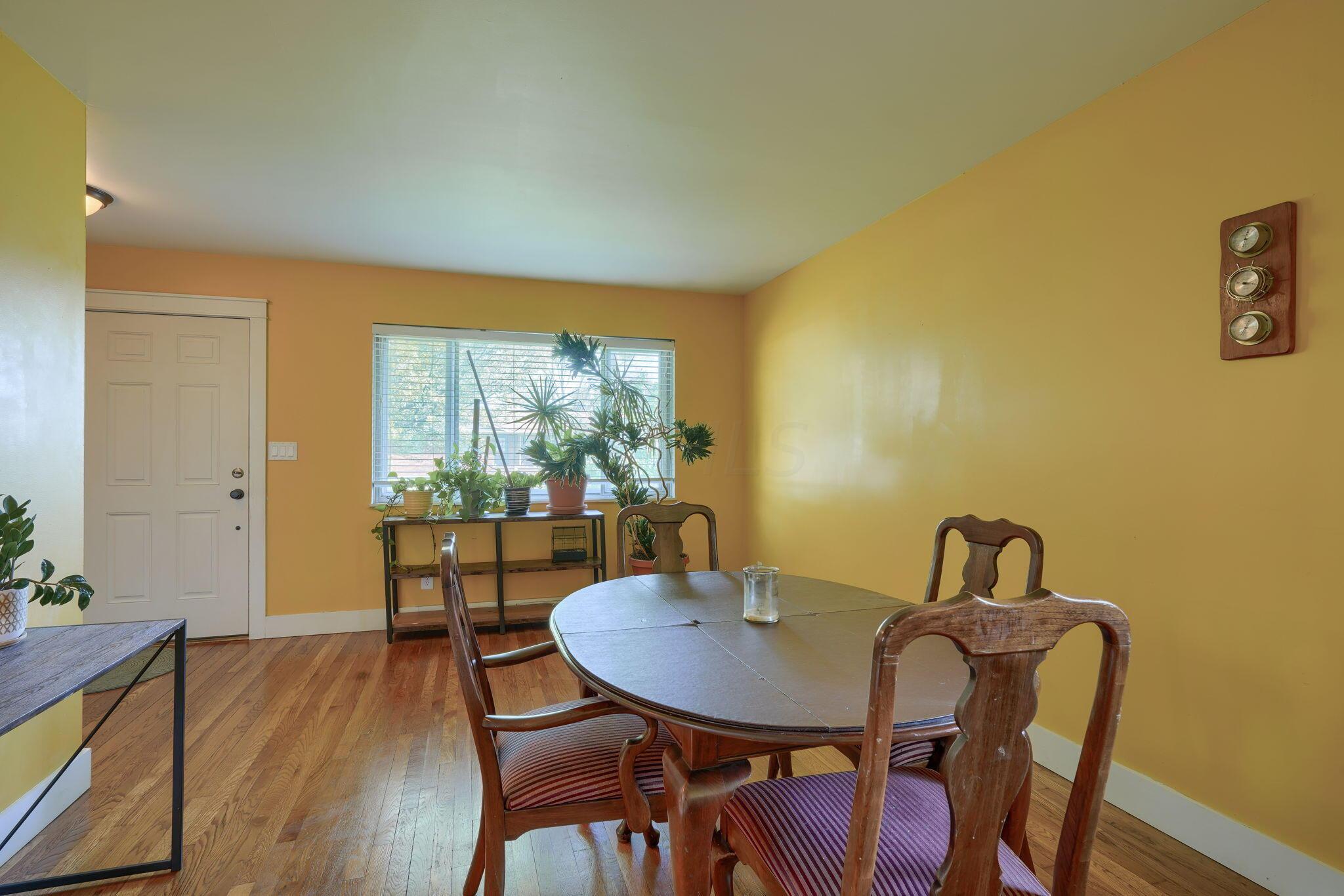 2493 East Howard Road Columbus, OH 43207 - Photo 7 of 39 2493 E Howard Rd (24)