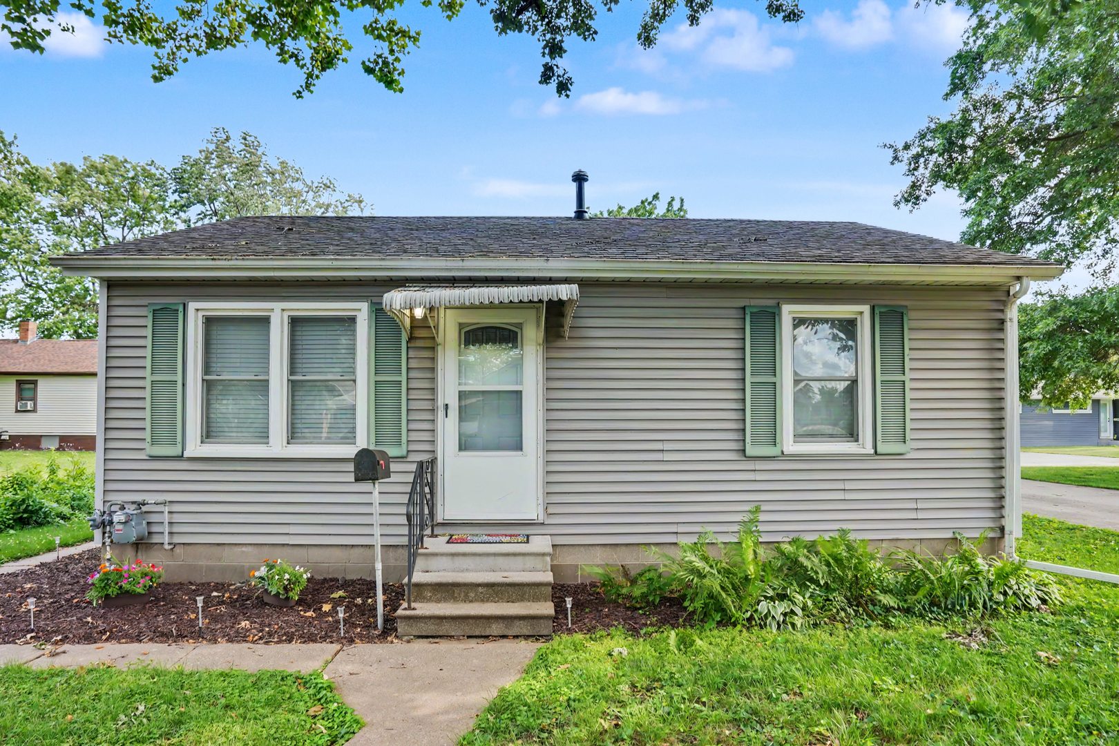 4612 26th Avenue Moline, IL 61265 - Photo 1 of 17