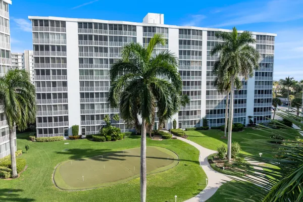 $2,500 | 3224 South Ocean Boulevard, Unit 211B, Highland Beach, FL 33487