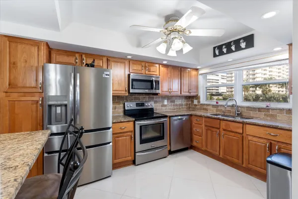 $2,500 | 3224 South Ocean Boulevard, Unit 211B, Highland Beach, FL 33487