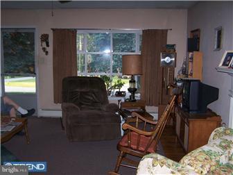 120 Andover Road Glenmoore, PA 19343 - Photo 2 of 12 Living Room