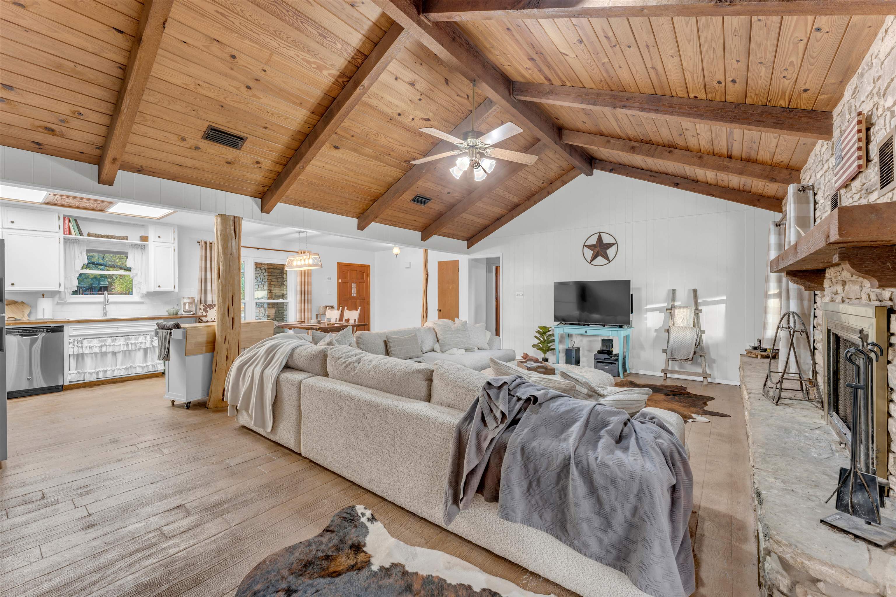 400 Robin Lane Bertram, TX 78605 - Photo 3 of 28