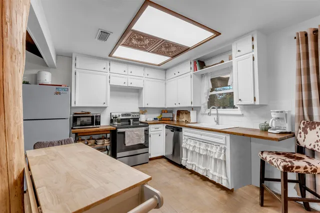 $2,500 | 400 Robin Lane, Bertram, TX 78605