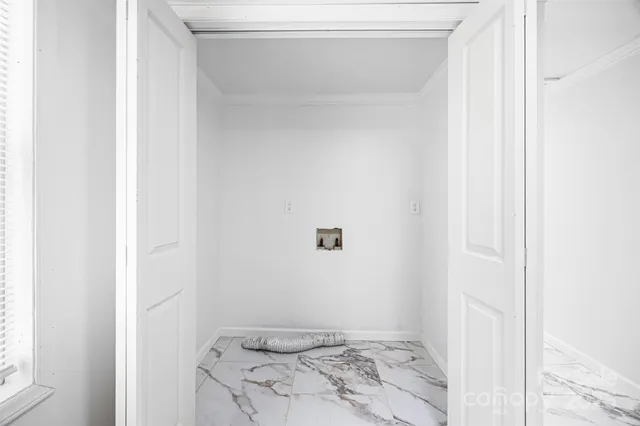 a view of utility room