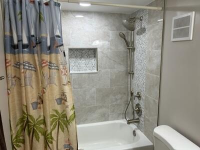 1605 Highway 1, Unit E301 Jupiter, FL 33477 - Photo 17 of 30 Guest Bathroom