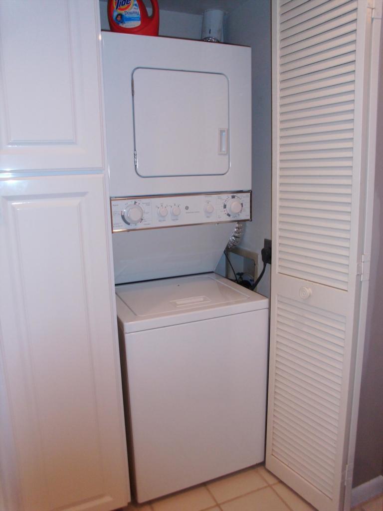 1605 Highway 1, Unit E301 Jupiter, FL 33477 - Photo 18 of 30 Washer/Dryer
