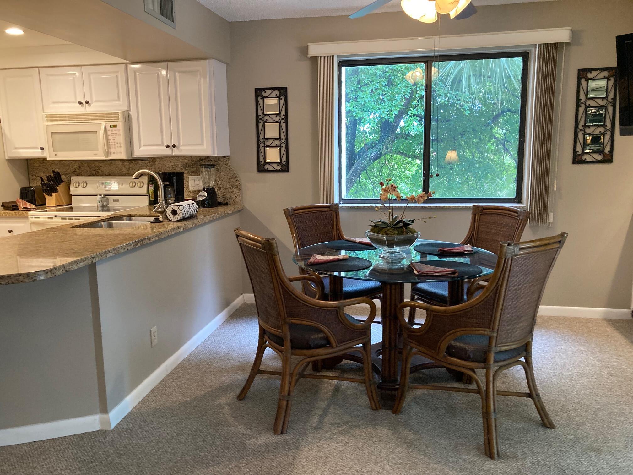 1605 Highway 1, Unit E301 Jupiter, FL 33477 - Photo 9 of 30 Dining Area
