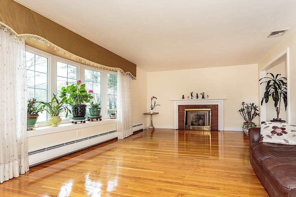 6 Spring Valley Road Belmont, MA 02478 - Photo 3 of 20