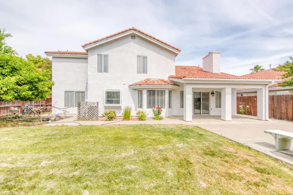 $569,000 | 1917 East Serena Avenue, Fresno, CA 93720