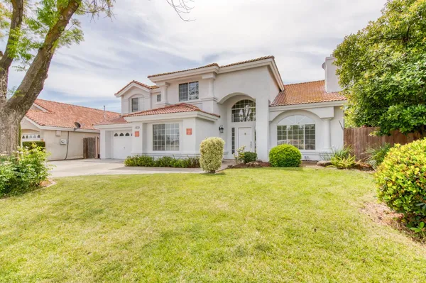 $569,000 | 1917 East Serena Avenue, Fresno, CA 93720