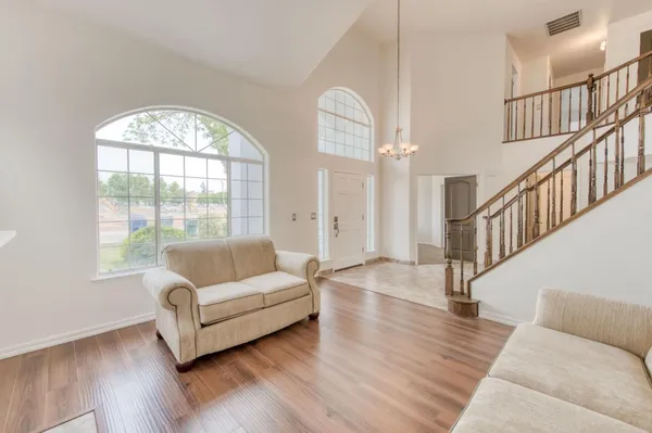 $569,000 | 1917 East Serena Avenue, Fresno, CA 93720