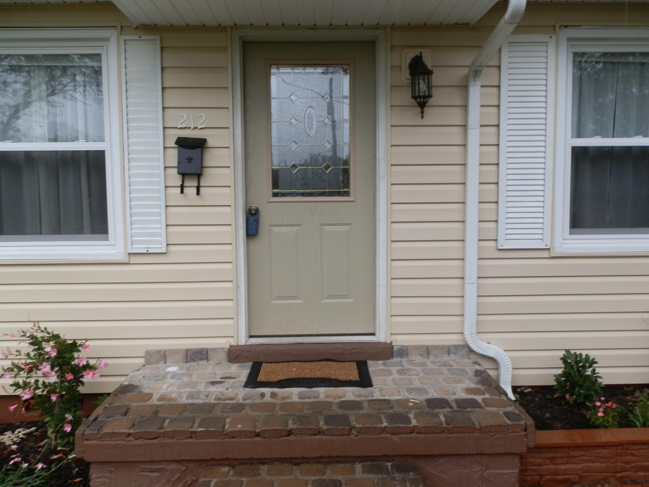212 Bunker Lane Oak Ridge, TN 37830 - Photo 2 of 8 Leaded glass front door