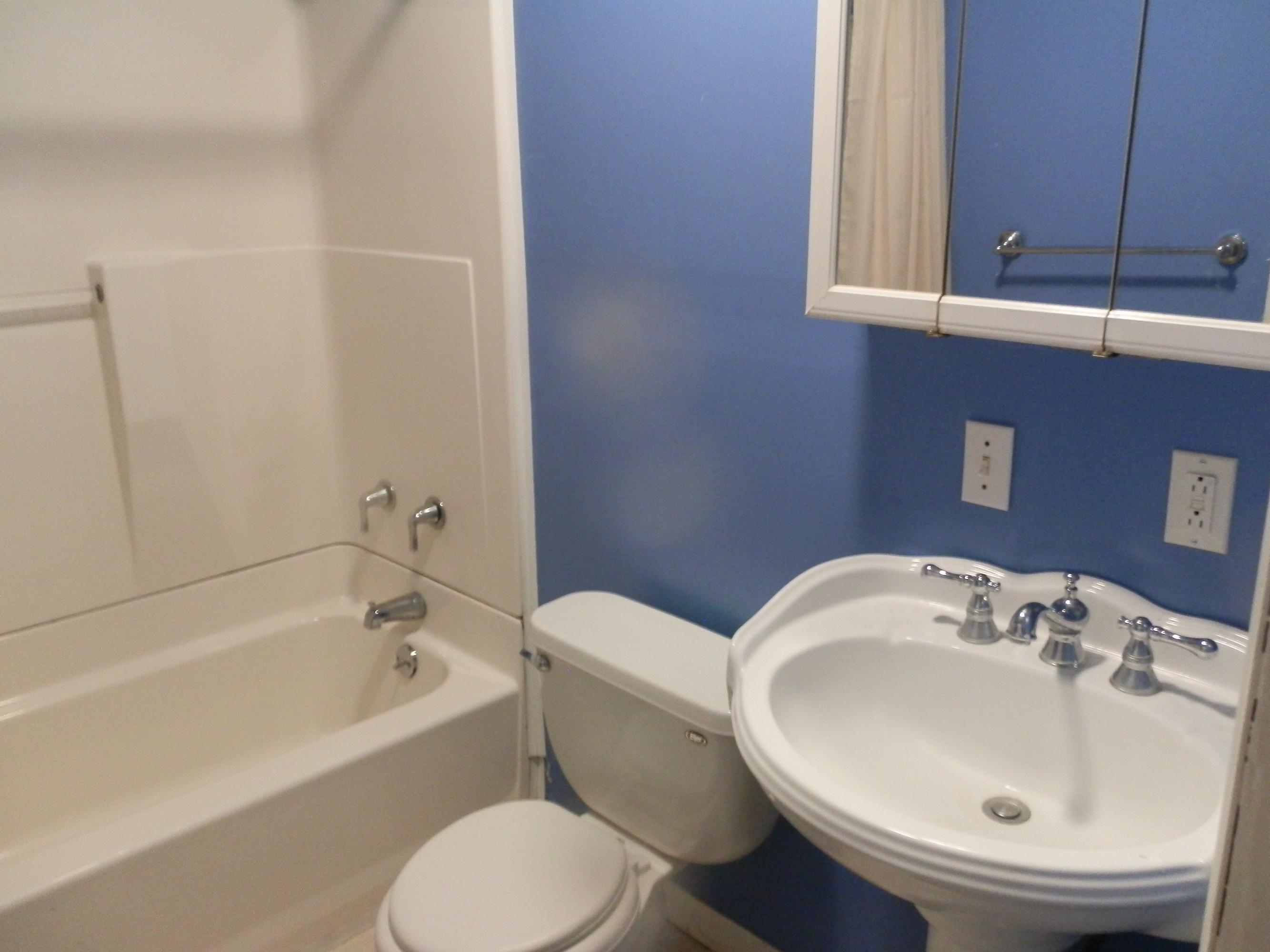 212 Bunker Lane Oak Ridge, TN 37830 - Photo 6 of 8 One of two bathrooms