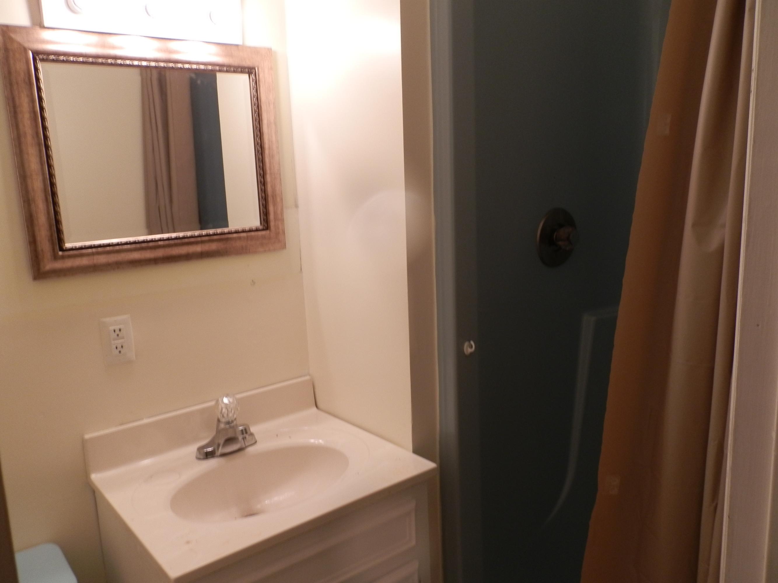 212 Bunker Lane Oak Ridge, TN 37830 - Photo 7 of 8 2nd bath with shower