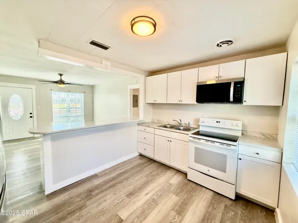 $1,750 | 1305 Flower Drive, Panama City, FL 32401