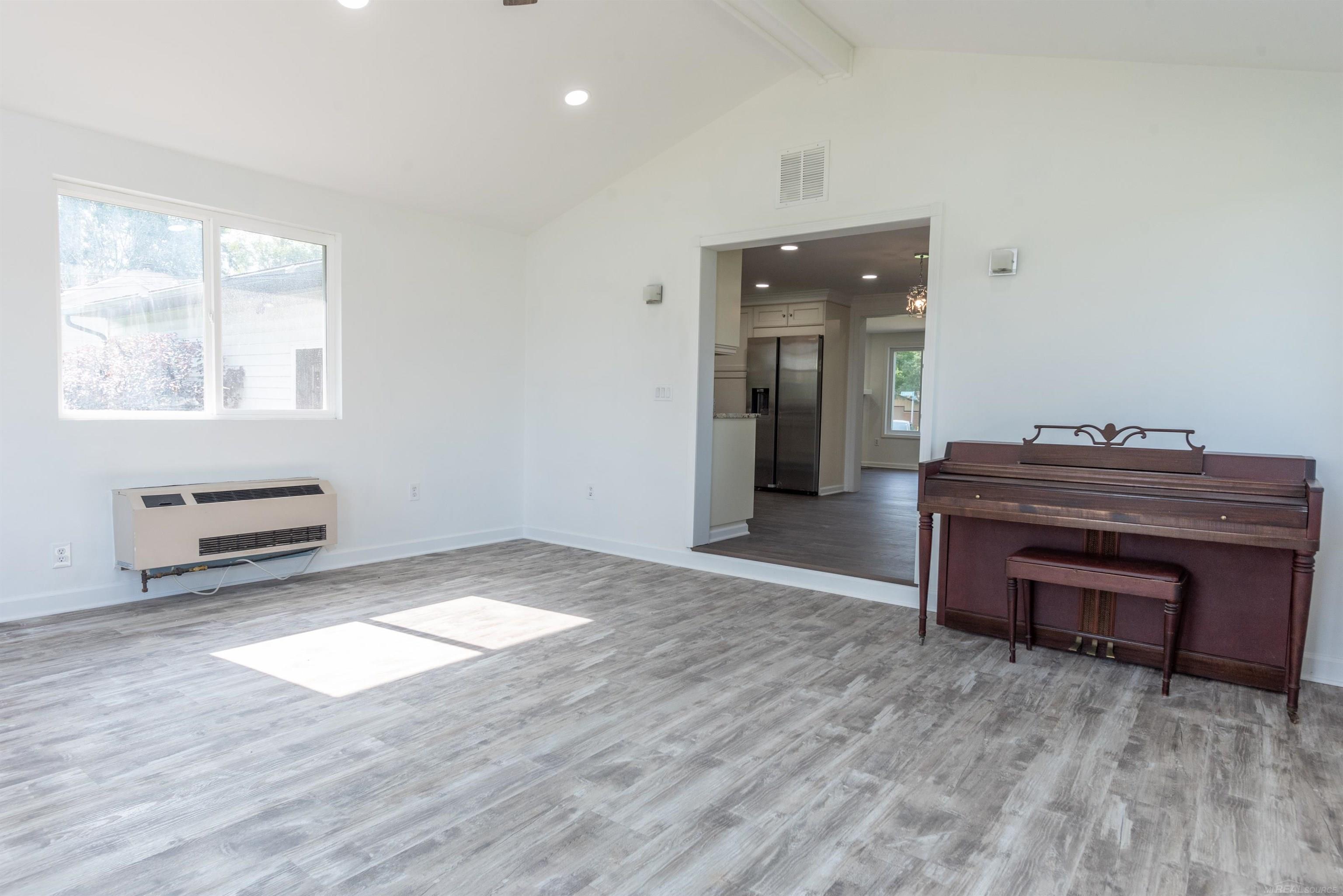 21630 Chester Road Ray, MI 48096 - Photo 15 of 28 50150226-b5c1d30f-0473-4468-af4f-40f24aee800a.JPG