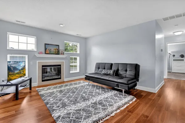 $279,900 | 8396 Greyhawk Circle, Columbus, OH 43240