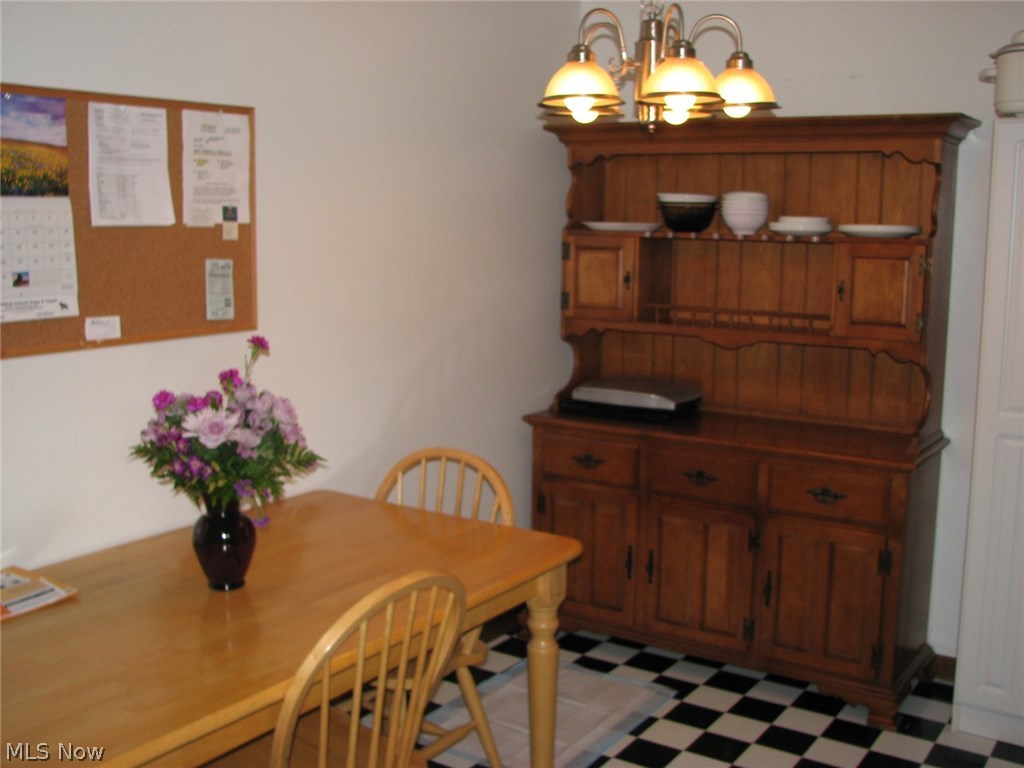 406 Gibbs Road Akron, OH 44312 - Photo 9 of 16 Large eating area in the kitchen.