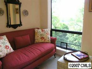 854 Cherokee Road, Unit J5 Charlotte, NC 28207 - Photo 5 of 8 Gallery Image 5