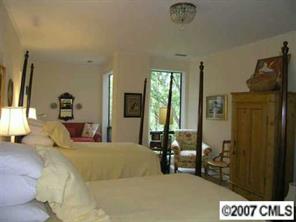 854 Cherokee Road, Unit J5 Charlotte, NC 28207 - Photo 6 of 8 Gallery Image 6