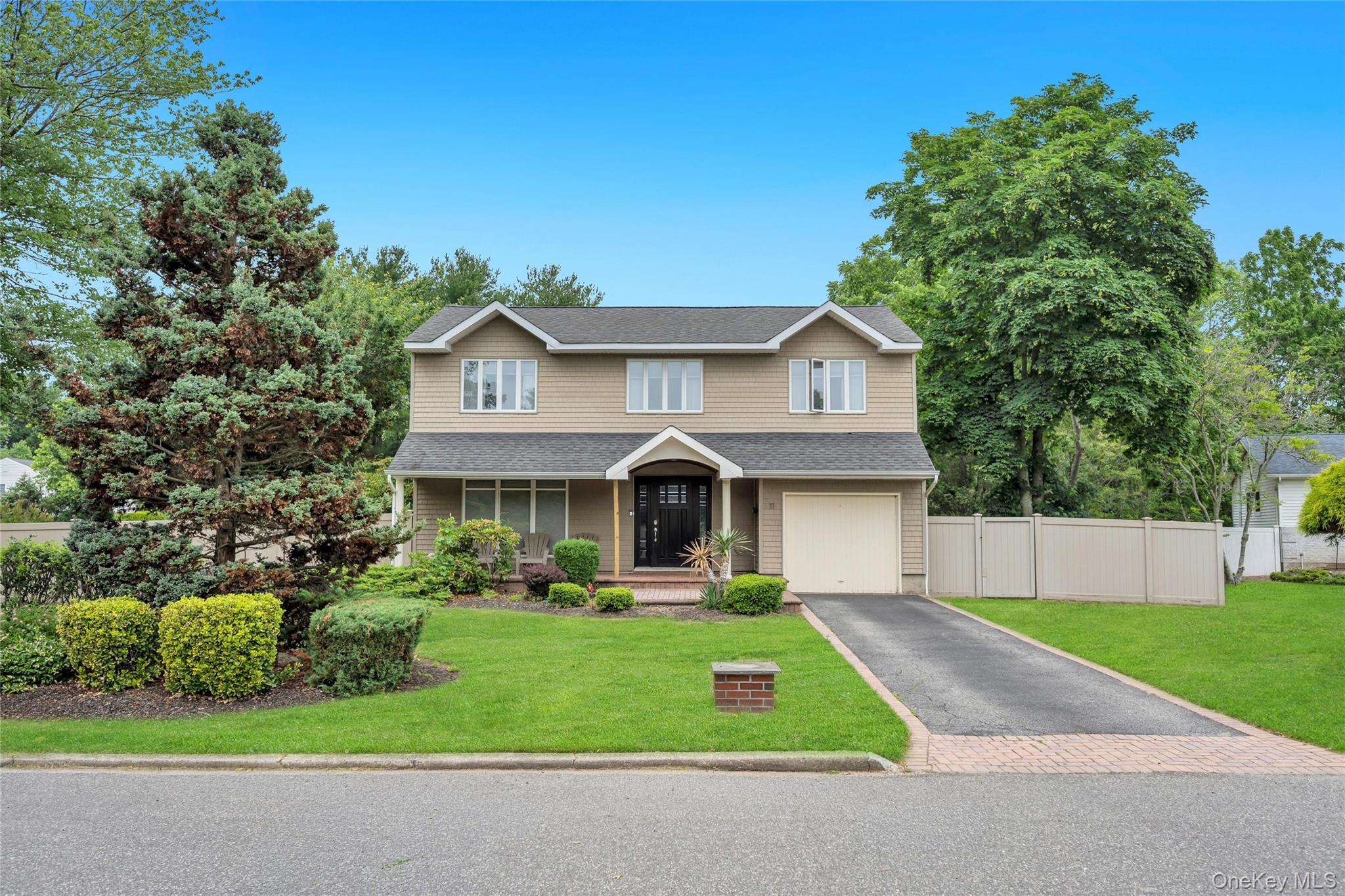 11 Ann Court North Babylon, NY 11703 - Photo 3 of 31
