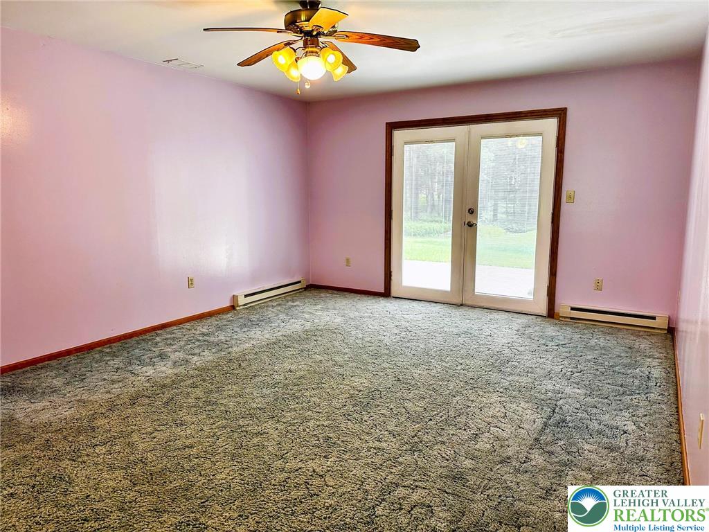 93 Sassafras Road Lehighton, PA 18235 - Photo 11 of 67 Entry level Family Room