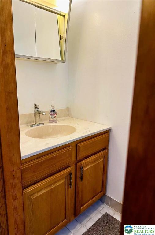 93 Sassafras Road Lehighton, PA 18235 - Photo 13 of 67 Entry level half bath