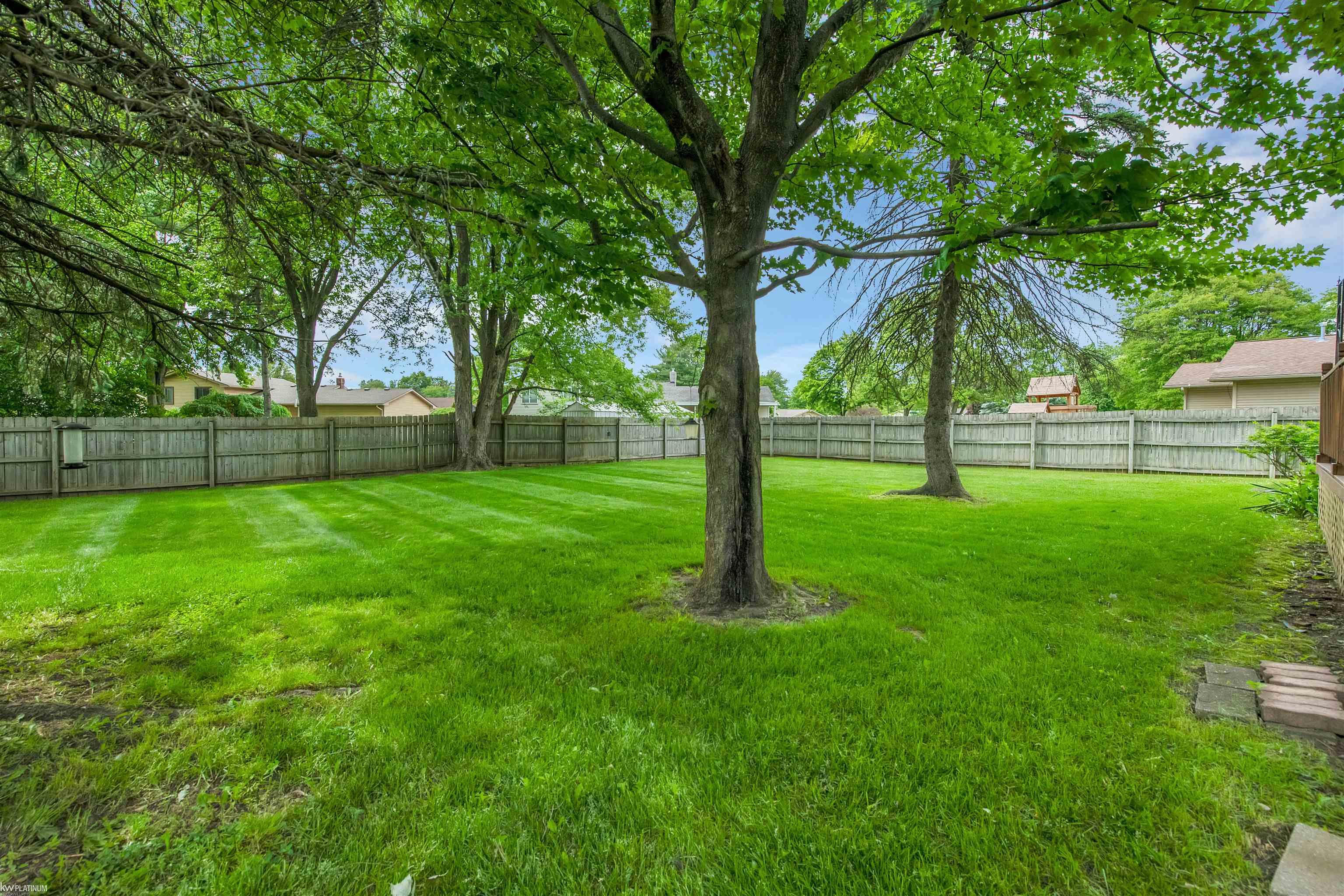 6176 Clarkston Road Clarkston, MI 48346 - Photo 12 of 13 50144198-7a402c63-3d09-4d68-9aa1-9b3001ee01f3.JPG