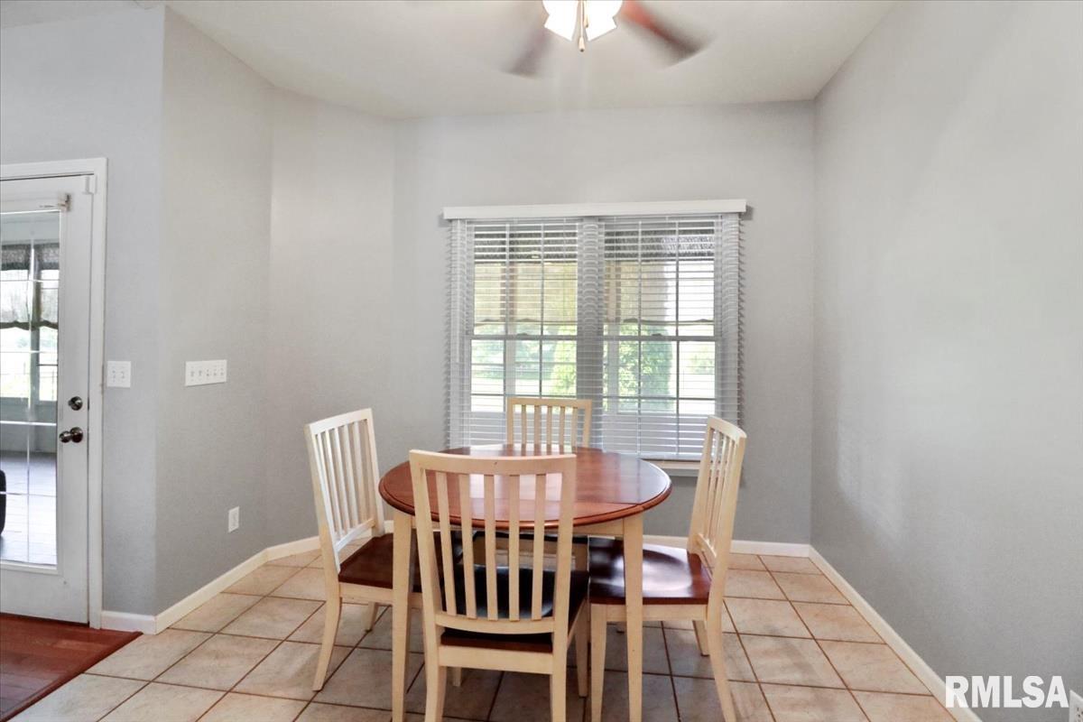 6409 Stonehaven Ridge Springfield, IL 62711 - Photo 14 of 41