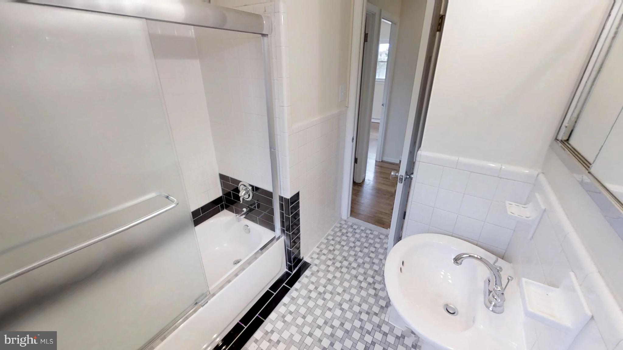 21410 Springfield Road Bushwood, MD 20618 - Photo 22 of 47 Hallway Bathroom
